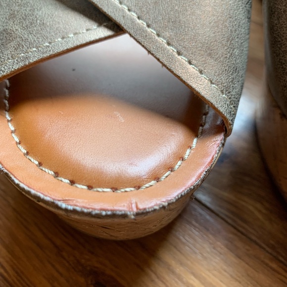 Shimmery Bronze Colored Sonoma Wedges - Picture 4 of 8
